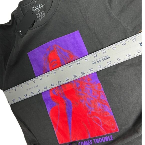 Primitive T Shirt‎ Adult S Here Comes Trouble in Vintage Black Sexy Graphic - Picture 4 of 8